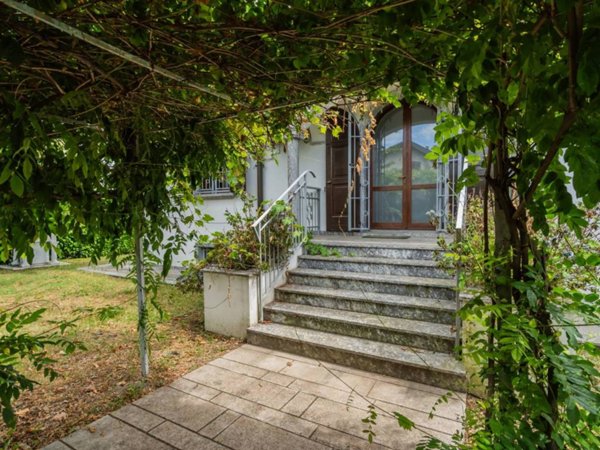 casa indipendente in vendita a Montano Lucino in zona Montano