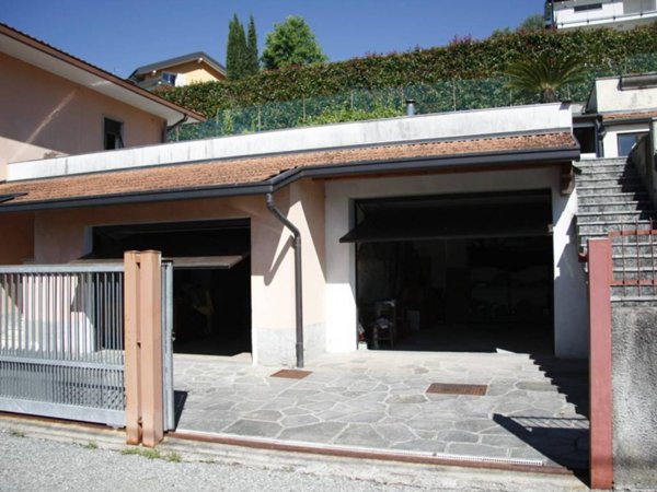 casa indipendente in vendita a Montano Lucino