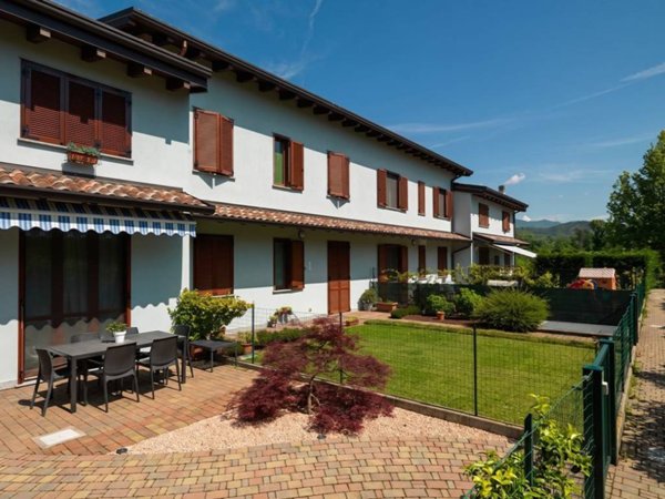 appartamento in vendita a Montano Lucino in zona Montano