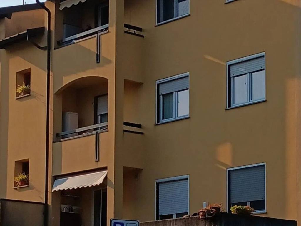 appartamento in vendita a Montano Lucino in zona Lucino