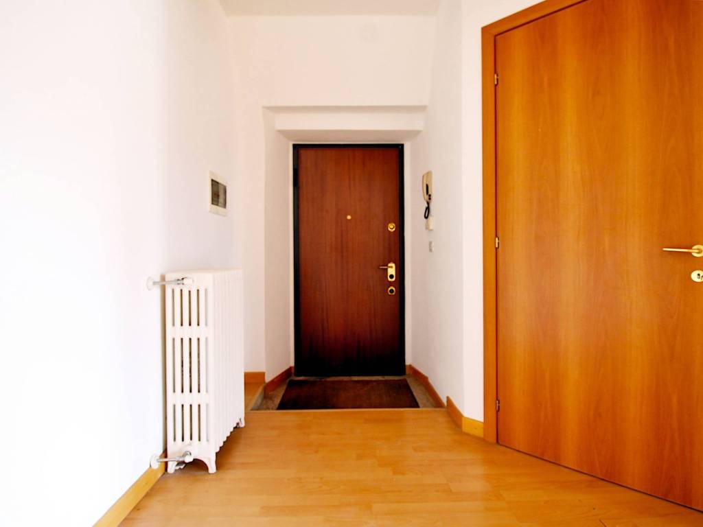 appartamento in vendita a Montano Lucino in zona Lucino