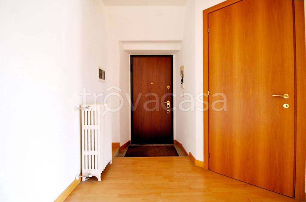appartamento in vendita a Montano Lucino in zona Lucino