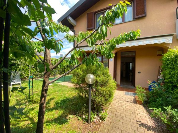 casa indipendente in vendita a Montano Lucino in zona Montano