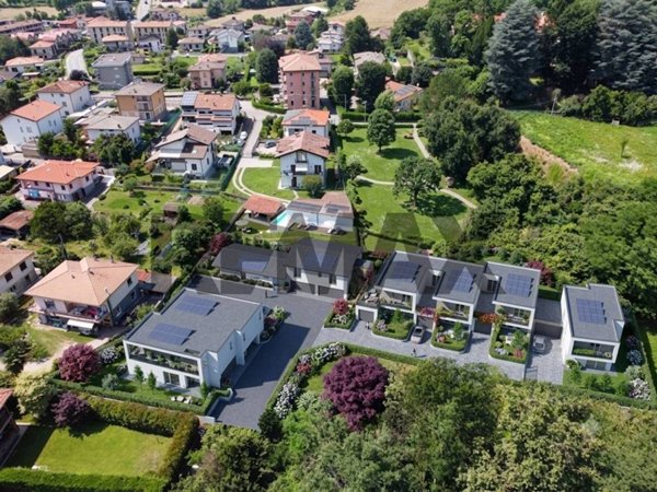casa indipendente in vendita a Montano Lucino in zona Lucino