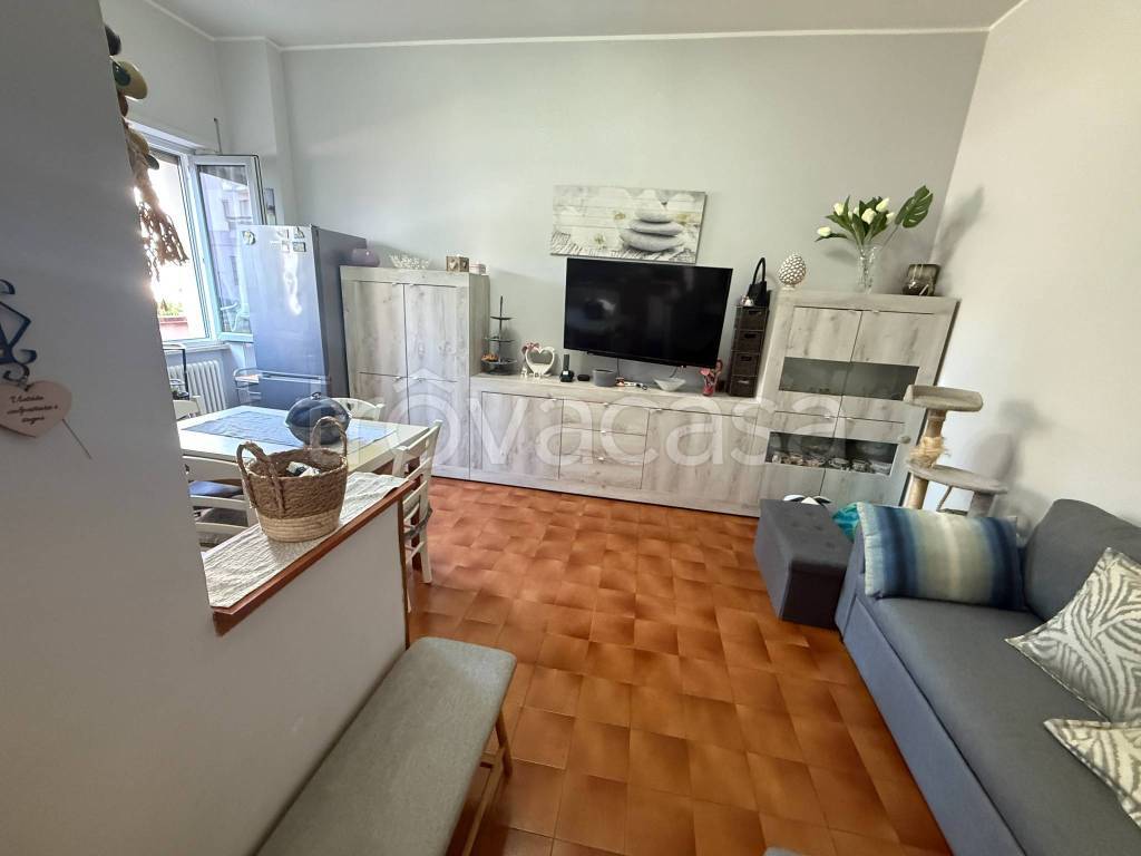 appartamento in vendita a Montano Lucino in zona Lucino