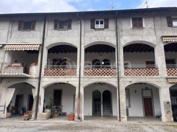 appartamento in vendita a Montano Lucino in zona Montano