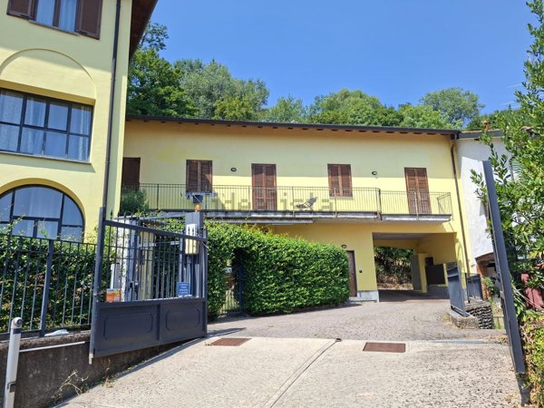 appartamento in vendita a Montano Lucino in zona Lucino