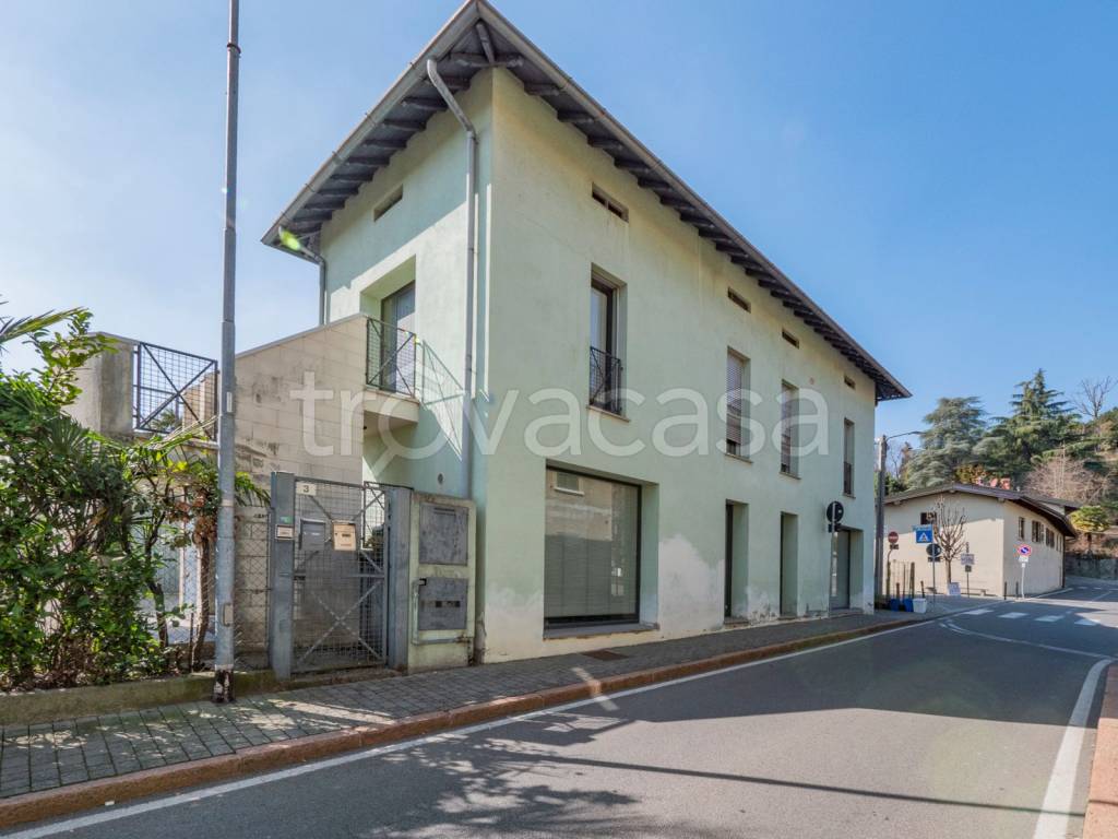 appartamento in vendita a Montano Lucino in zona Lucino