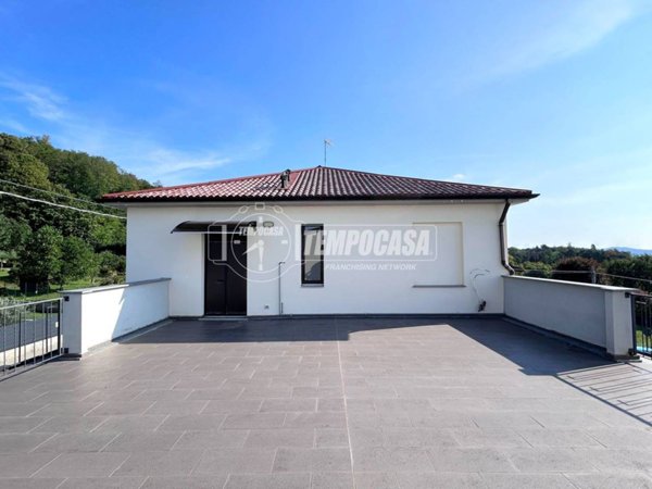 appartamento in vendita a Montano Lucino in zona Montano