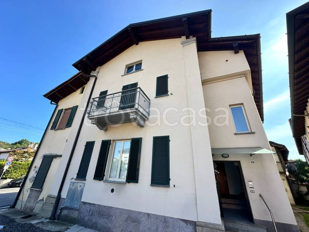 appartamento in vendita a Montano Lucino in zona Lucino