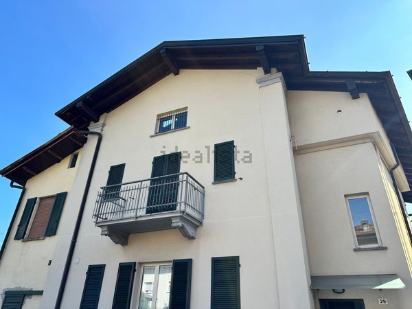 appartamento in vendita a Montano Lucino in zona Lucino