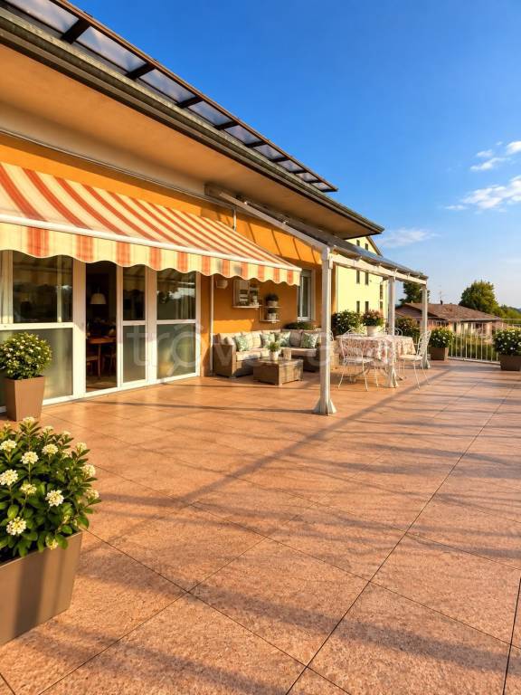 appartamento in vendita a Montano Lucino