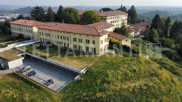 appartamento in vendita a Montano Lucino in zona Lucino