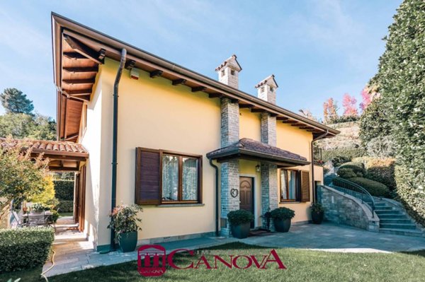 casa indipendente in vendita a Montano Lucino in zona Lucino