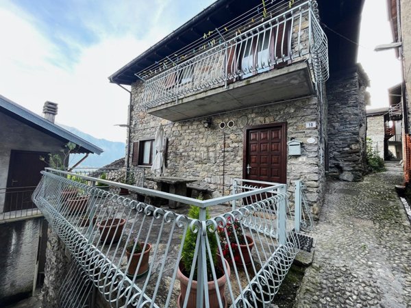 quadrivano in vendita a Montemezzo