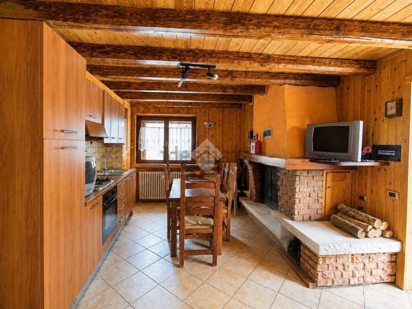 casa semindipendente in vendita a Montemezzo