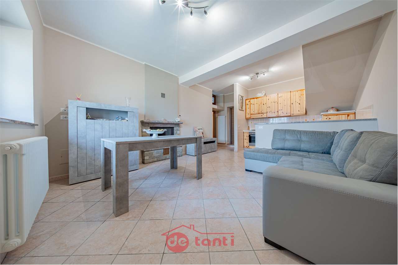 casa indipendente in vendita a Montemezzo
