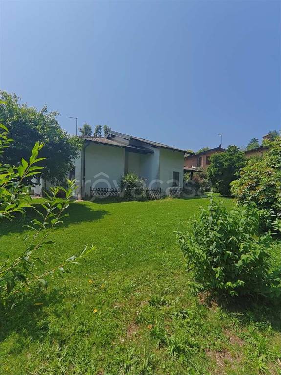 casa indipendente in vendita a Montorfano