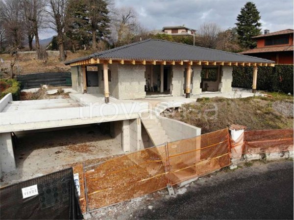 casa indipendente in vendita a Montorfano in zona Urago