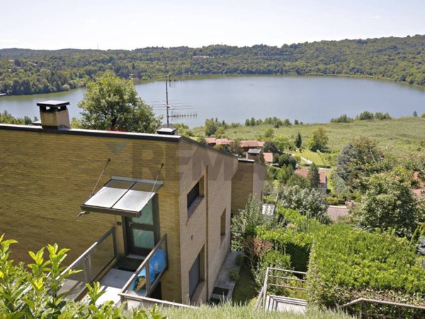 casa indipendente in vendita a Montorfano in zona Urago
