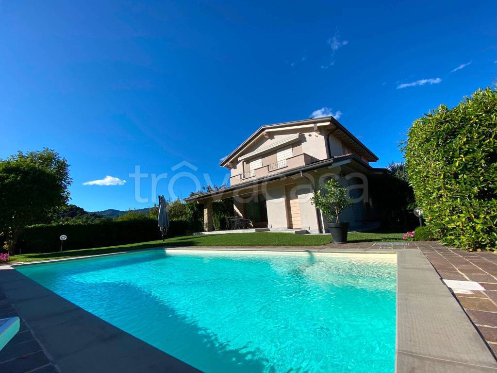 casa indipendente in vendita a Montorfano