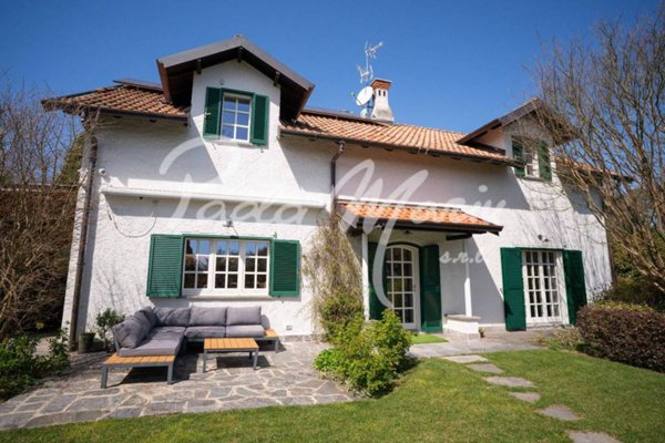 casa indipendente in vendita a Montorfano in zona Urago