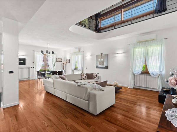 casa indipendente in vendita a Montorfano in zona Urago