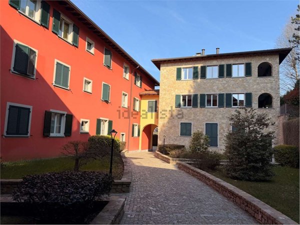appartamento in vendita a Montorfano in zona Urago