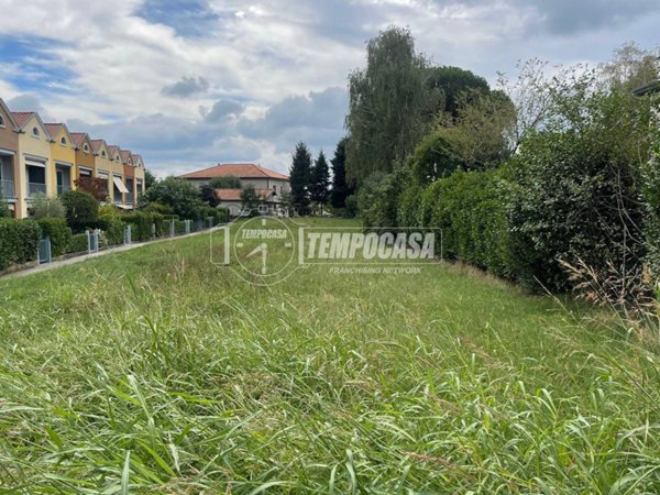 terreno in vendita a Montorfano in zona Urago