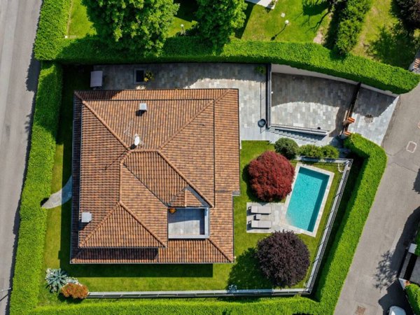 casa indipendente in vendita a Montorfano in zona Urago