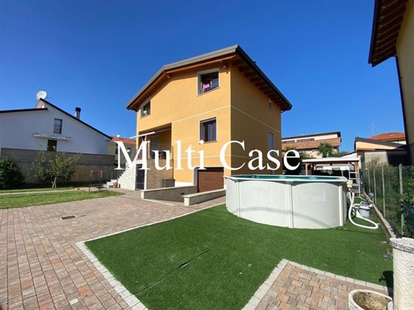 casa indipendente in vendita a Mozzate