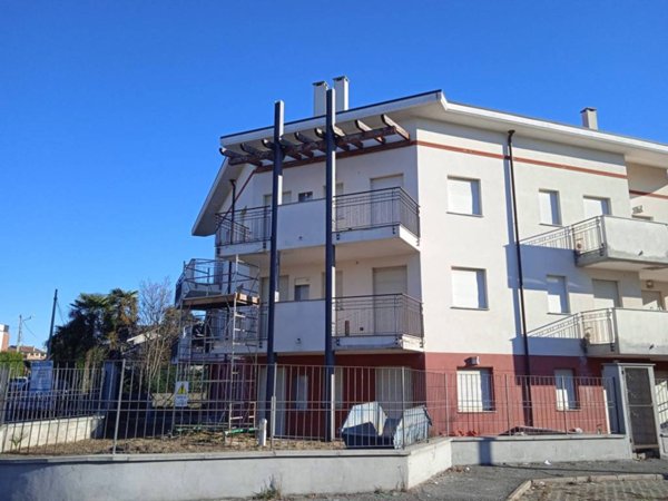 locale commerciale in vendita a Mozzate in zona San Martino