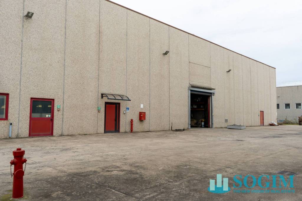 locale commerciale in vendita a Mozzate
