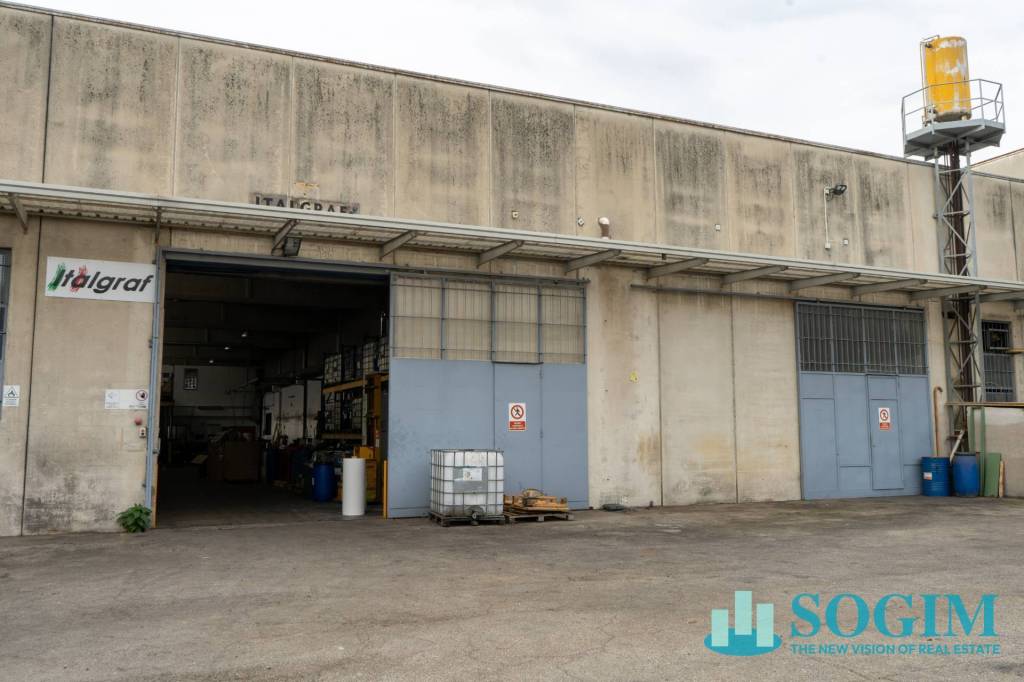 locale commerciale in vendita a Mozzate