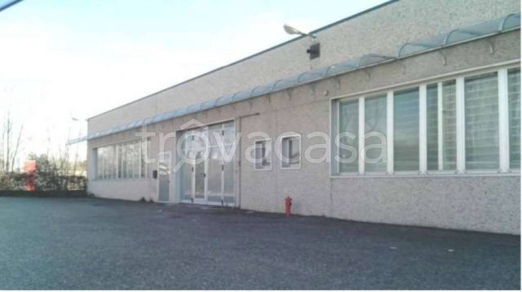 locale commerciale in vendita a Mozzate