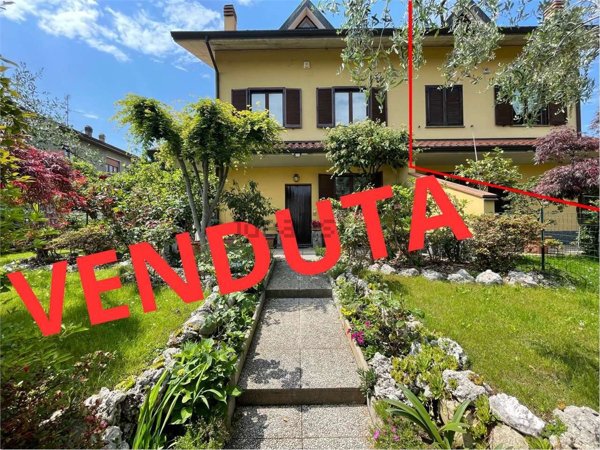 casa indipendente in vendita a Mozzate