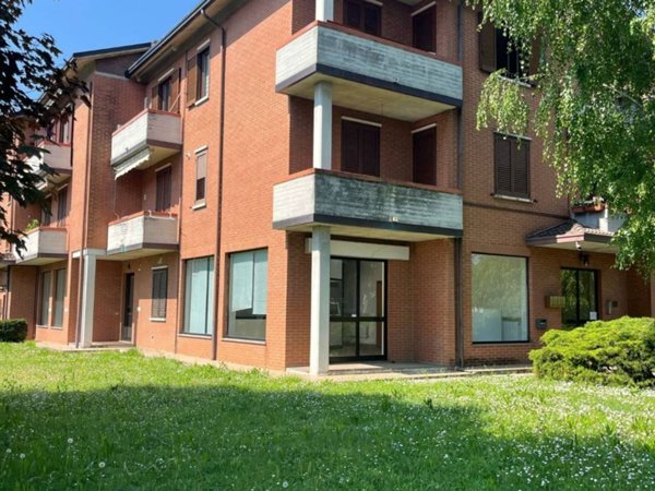 negozio in vendita a Mozzate