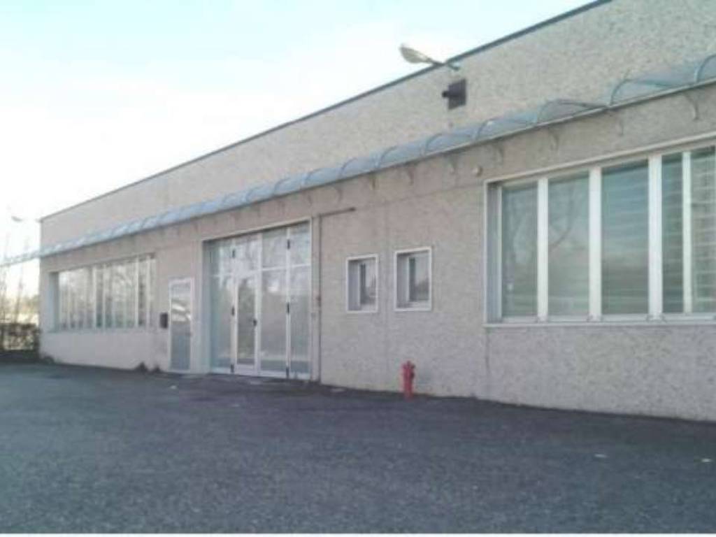 locale commerciale in vendita a Mozzate
