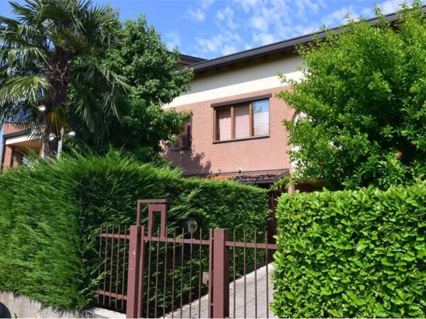 casa indipendente in vendita a Mozzate