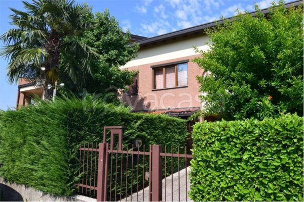 casa indipendente in vendita a Mozzate