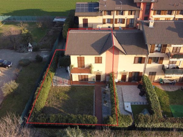 casa indipendente in vendita a Mozzate