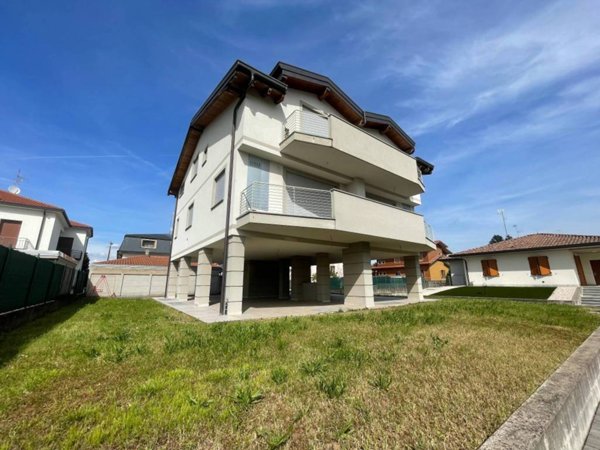 casa indipendente in vendita a Mozzate in zona San Martino