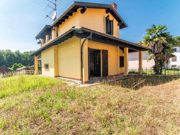 casa indipendente in vendita a Mozzate