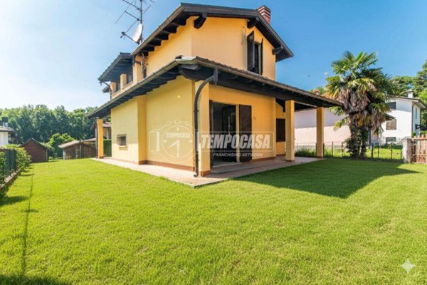 casa indipendente in vendita a Mozzate