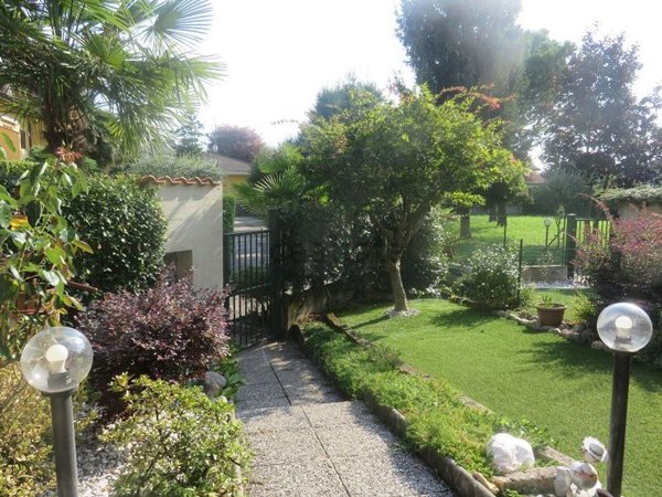casa indipendente in vendita a Mozzate