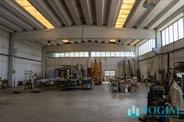 capannone in vendita a Mozzate