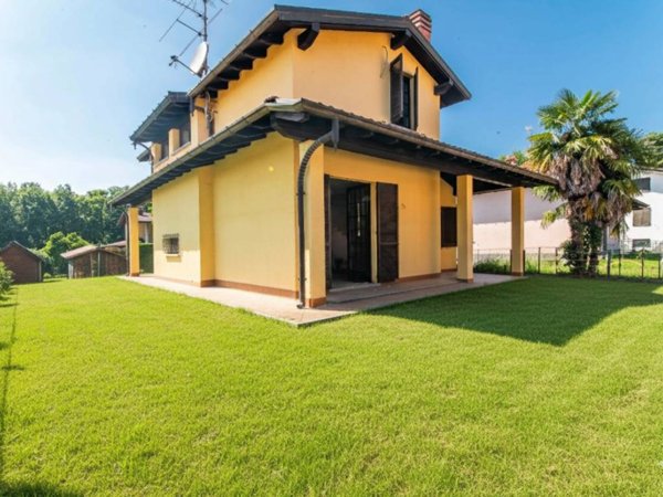 casa indipendente in vendita a Mozzate