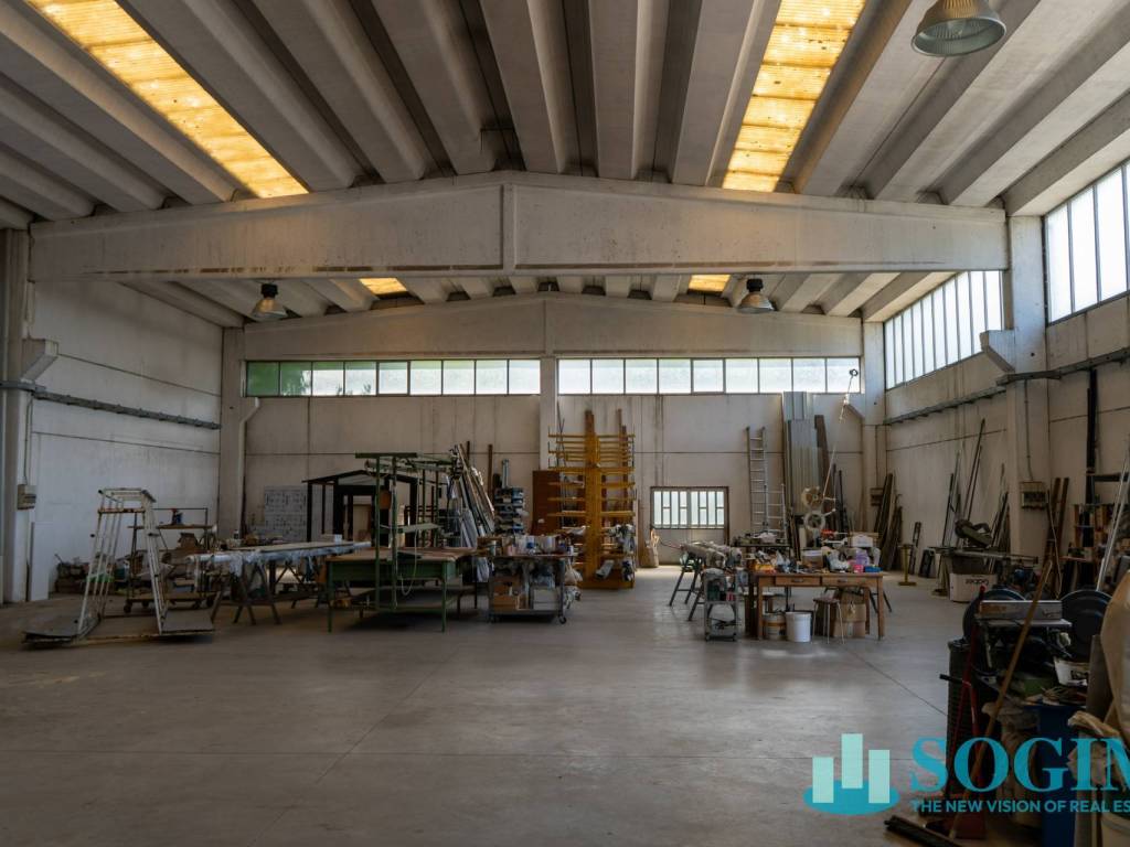 locale commerciale in vendita a Mozzate