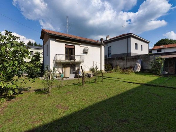 casa indipendente in vendita a Mozzate