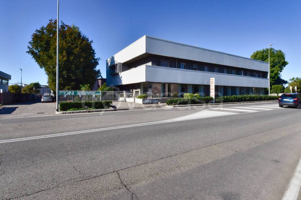 negozio in vendita a Mozzate